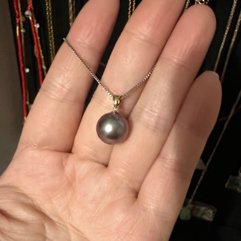 Elegant Silver Pearl Pendant Necklace
